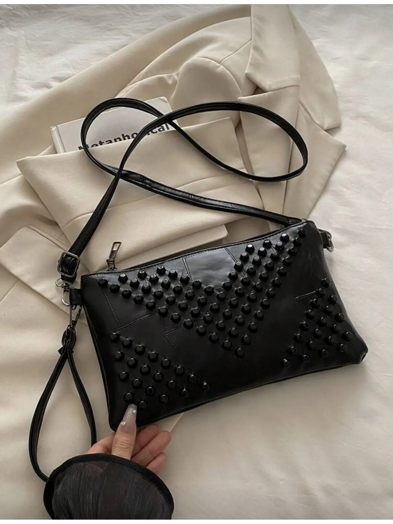 New Fashion Rivet Decor Handbag Crossbody Envelope Bag for Party Travel Holiday Shopping Daily Use Small Wallet for Women Girls with Phone Compartment Student Office Lady Work Bag Elegant Purse Fashionable Crossbody Bag Cross Body Bags
