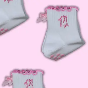 Pink bow coquette grip socks with heart grips fort pilates, barre, yoga and lagree
