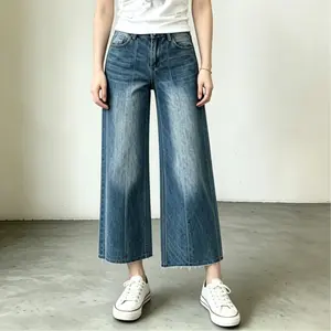Women's Elastic Capri Jeans with Frayed Hem