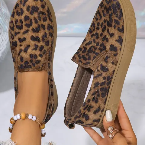 New Large Size 36-42 Women's Leopard Print Slip-On Shoes, Comfortable Round Toe Flat Casual Sneakers for All Seasons