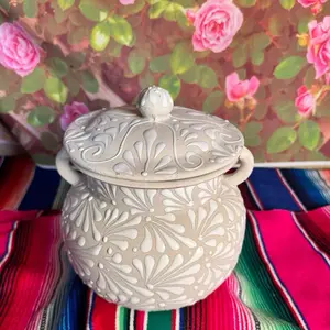 bean pot in Cielito Lindo style color blanco
