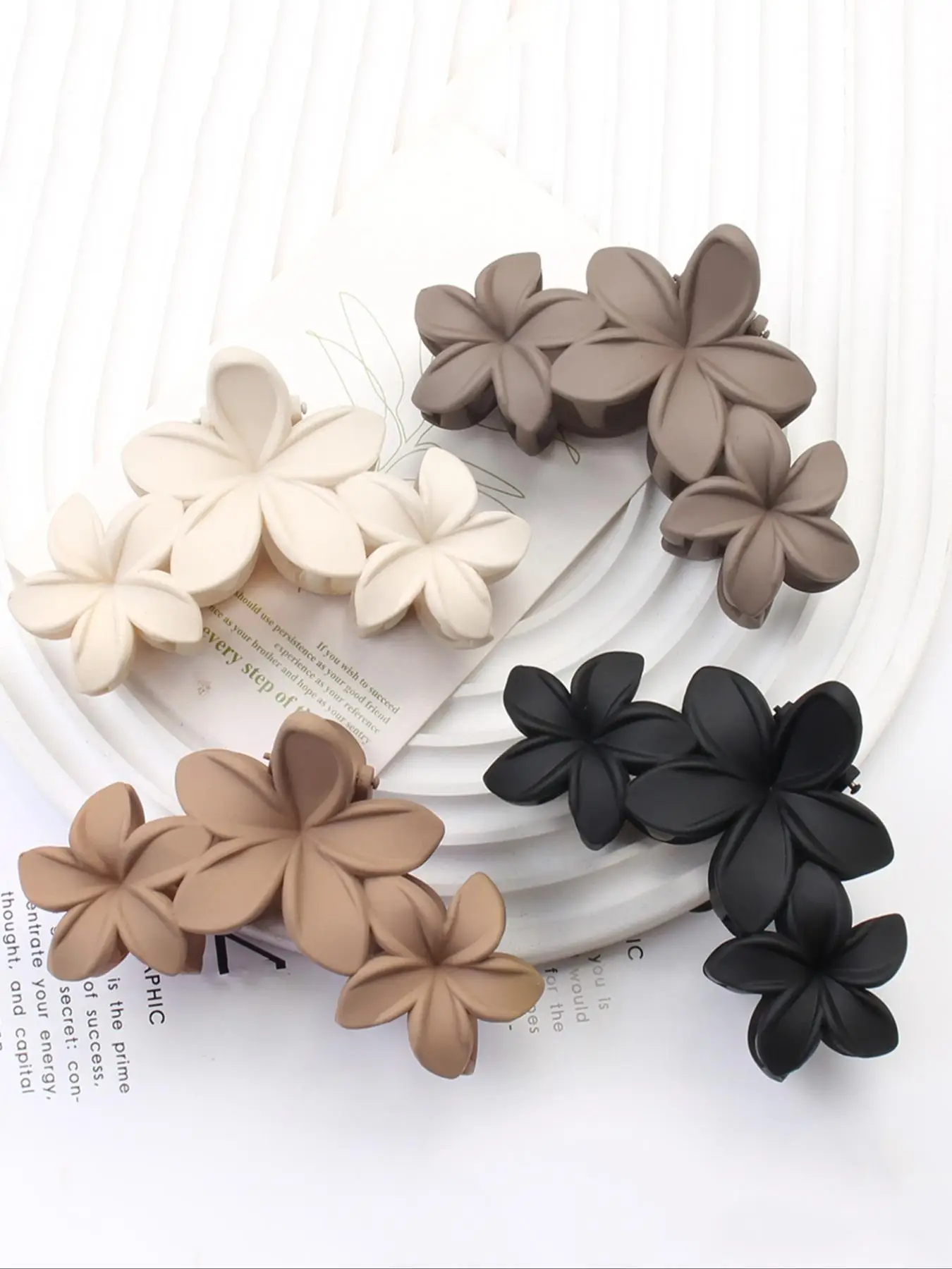 4pcs Simple Solid Color Plain Flower Design Hair Claw Clips, Daily Casual Versatile Hair Accessories for Women, Matt Easy Grasping Clip for Hairstyle