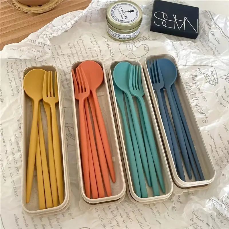 4-piece portable plastic cutlery tableware set—easy to clean and store, shatter-resistant, and ideal for students, office workers, blue-collar workers, outdoor gatherings, and travel