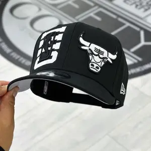 Chicago Bulls Snapback Hat – Premium NBA Flat Brim Adjustable Cap, Embroidered Team Logo Baseball Hat for Men & Women, Streetwear Hip Hop Fashion Cap, Structured Crown, Classic Red Black Sports Style, Everyday Casual Outfit Essential