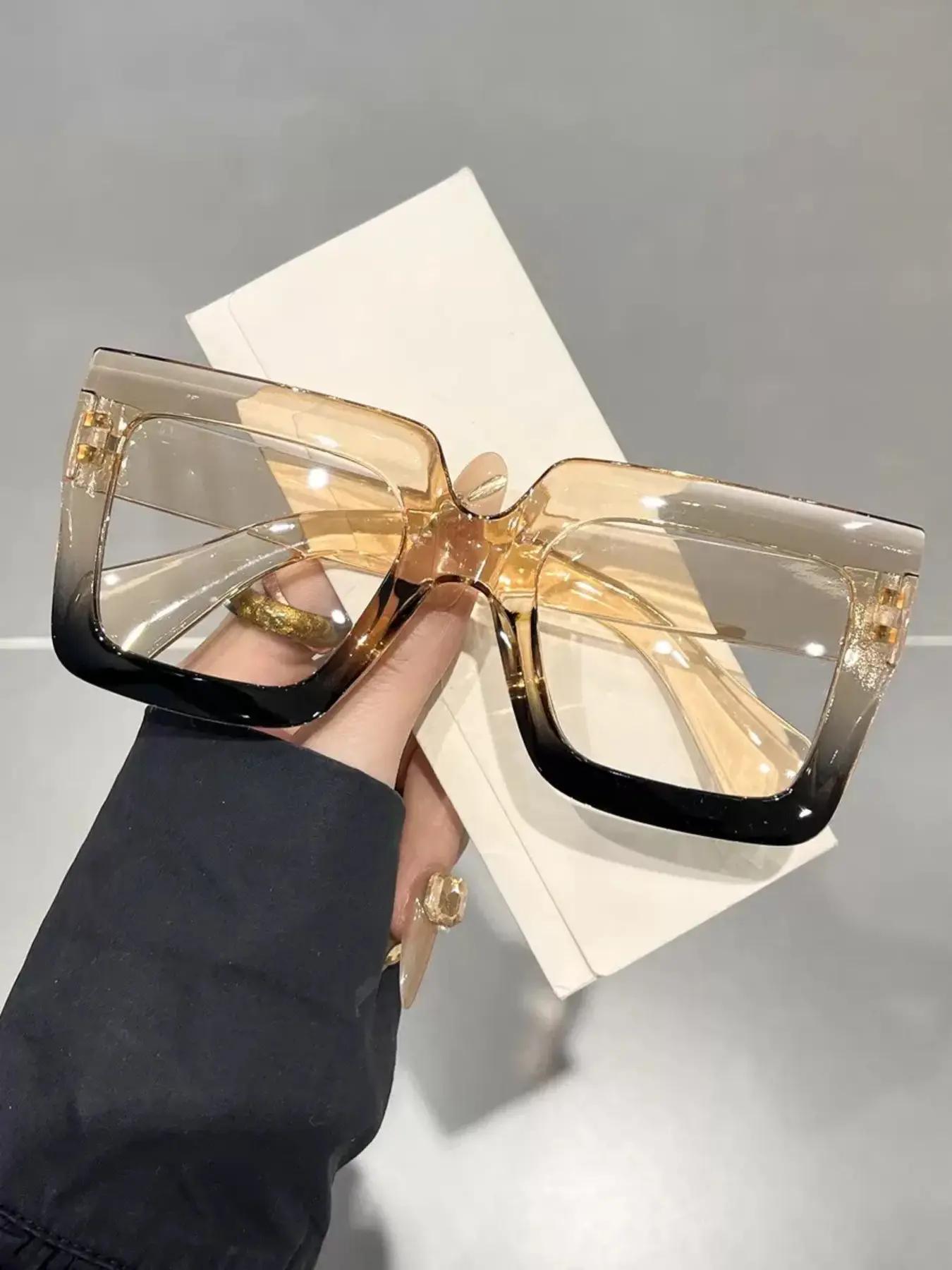 Elegant Women's Square Transparent Glasses, Stylish Square Frames, Classic Style, Suitable for All Face Shapes, Outdoor Travel, Office Reading, Street Photography, Eyewear