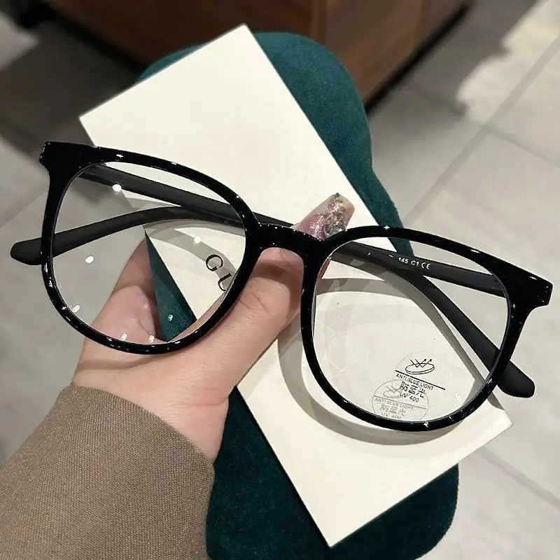 Women's Anti-Blue Light Eyeglasses - Retro Flat Fashion Frame, Fashionable Flat Lenses, Stylish Eyewear for Daily Computer Screen Use & Outdoor Cycling (Sports & Leisure Compatible)