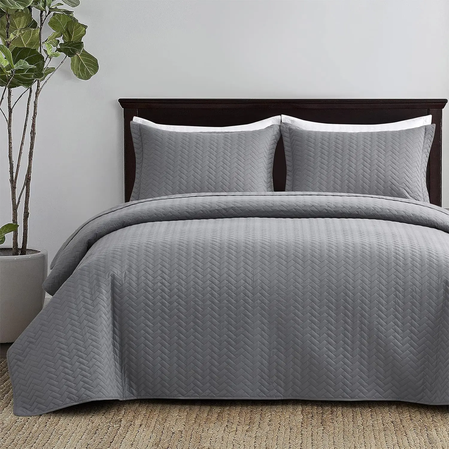 3-Piece Classic Oversized King Size Geometric Chevron Quilt Set - 128"x120" Durable Breathable Lightweight Grey Bedspread, Portable All Seasons Light Coverlet for Comforter Decor