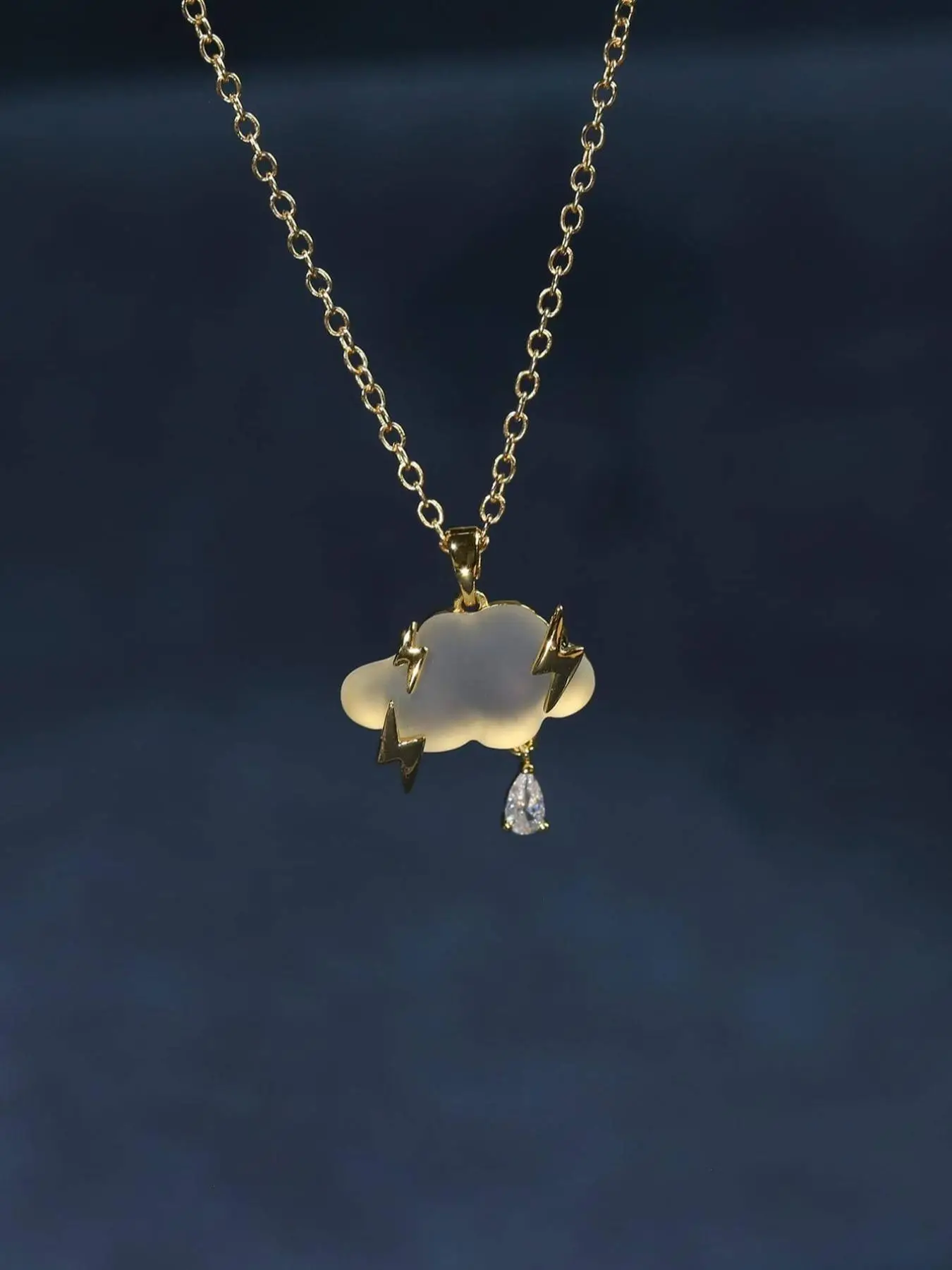 1 Piece Women's Elegant Cloud & Lightning Design Pendant Necklace, Rhinestone Decor Necklace for Party, Daily Clothing Decor for Girl, Trendy All-matc