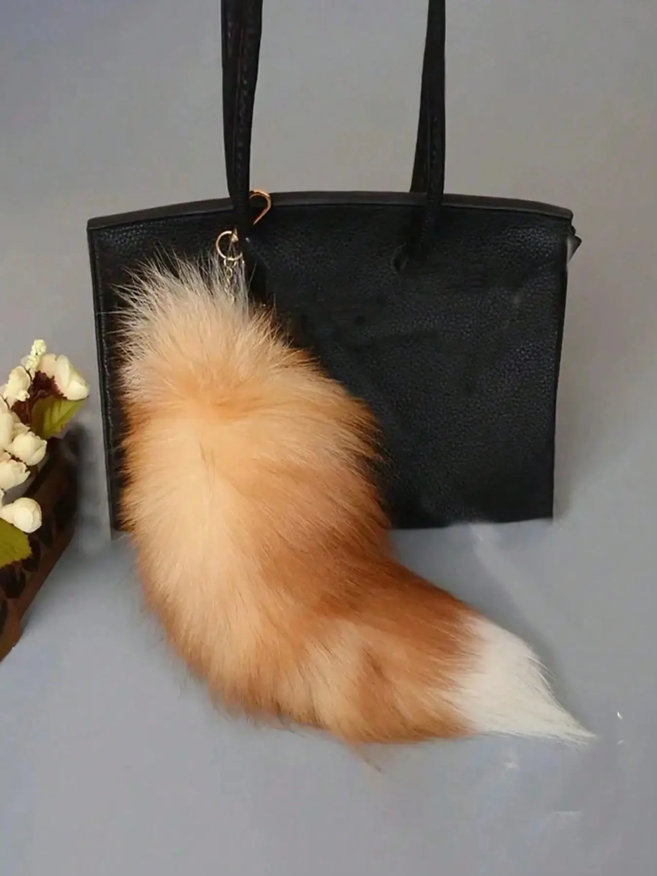 Cute Fox Tail Plush Fuzzy Keychain, Animal-Themed Key Ring Pendant, Soft Ball Key Holder, Unisex Bag Accessory, Keychain Charm, Key Charms, Perfect Gift for Women, Aesthetic Keychain