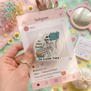 So Many Books So Little Time Phone Grip – Cute Skeleton Reading Design, Kawaii Bookish Accessory for Teens & Students