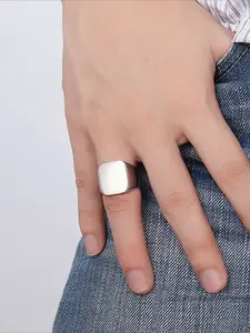American Retro Square Stainless Steel Ring, Trendy Men's Personality Element Circle, Anti Allergic and Non Fading Accessories, Essential for Street Hip-hop Outfits, Square Shaped Ring