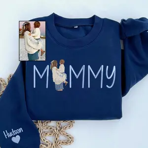 Custom Embroidered Mom Sweatshirt – Personalized Gift with Photo & Kids Names for Mother’s Day Birthday or Xmas