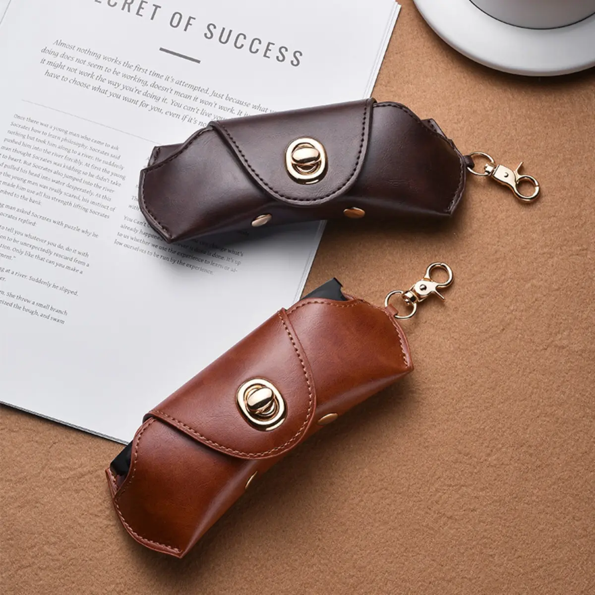 Unisex Leather Glasses Case - Slim Minimalist Sunglasses Holder with Buckle Closure, Scratch-Preventing Protective Pouch for Pockets & Daily Commute, Prevents Scratches, Portable Sunglasses Organizer, Protective Anti-Scratch Pouch