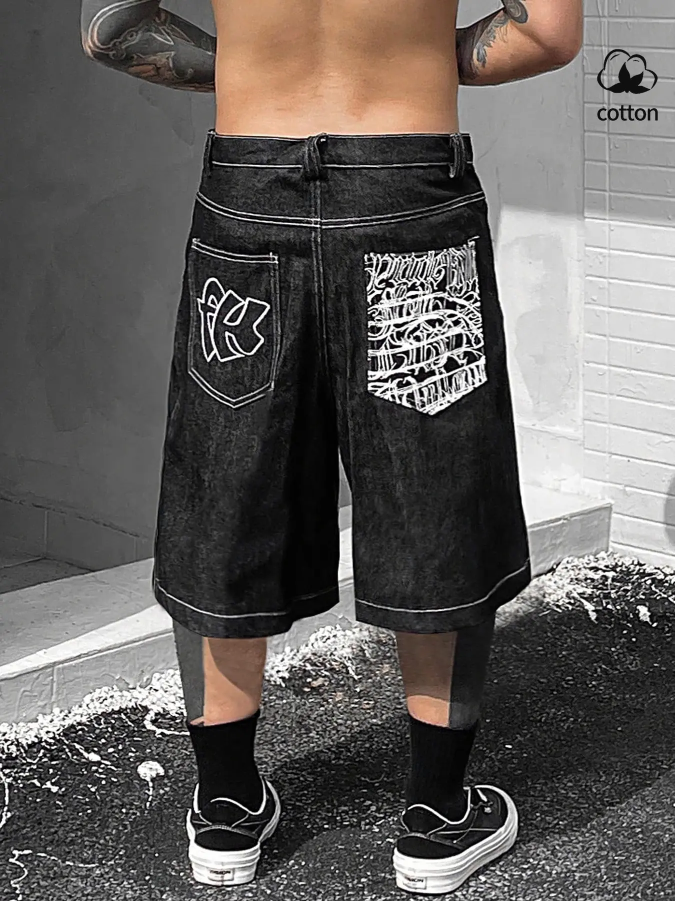 Men's Classic Colorblock Stitched Graffiti Embroidered Wide Leg Five-Pocket Graphic Shorts, Streetwear Hip-Hop Loose Fit Denim Material Short Pants, Summer Trendy Skateboard Casual Jeans