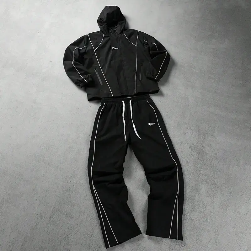 Men’s visible-thread color-block hooded two-piece set – smooth, wrinkle-resistant casual outfit suitable for city commuting, cycling, stylish outfits, and light outdoor activities
