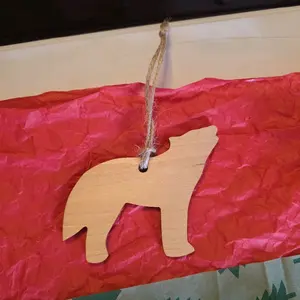 Wooden Wolf Ornament - Natural Wood Finish, Simple Design, Ideal for Gifts and Decorative Use