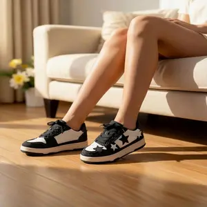 American retro black-and-white color-block star sneakers—street-style skate shoes; versatile casual athletic shoes.