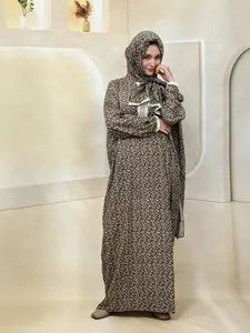 Women's Ditsy Floral Print Contrast Lace Prayer Dress with Integrated Hijab, Elegant Batwing Sleeve Kaftan for Daily Wear, Ladies Islamic Clothing for All Seasons