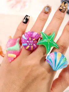 Dopamine-Inspired Resin Rings Set of 4 with Seashell Clam Shell & Starfish Motifs for Women Girls Everyday Wear Holidays Parties Beach Vacations