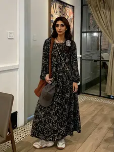 Elegant Chic Arabic Women's Long Sleeve Ditsy Floral Dress, Loose Fit for All Seasons, Everyday Stylish Floral Print Dress for Casual Wear Womenswear