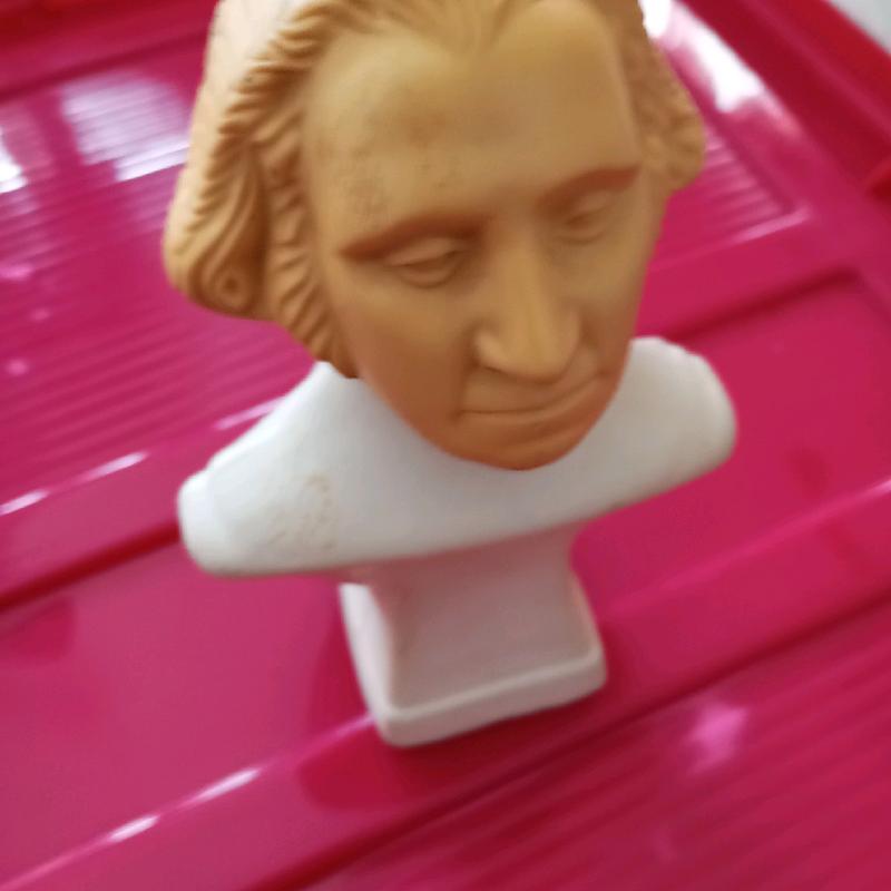 Avon After Shave Full Bottle - President George Washington Design - Tai Winds Scent - Collectors Item