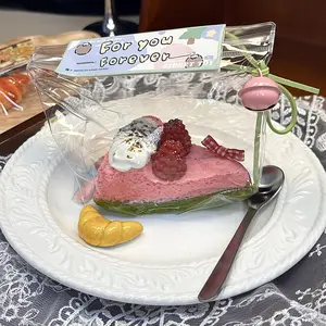 Basque Squishy - Berry Matcha Basque Cake