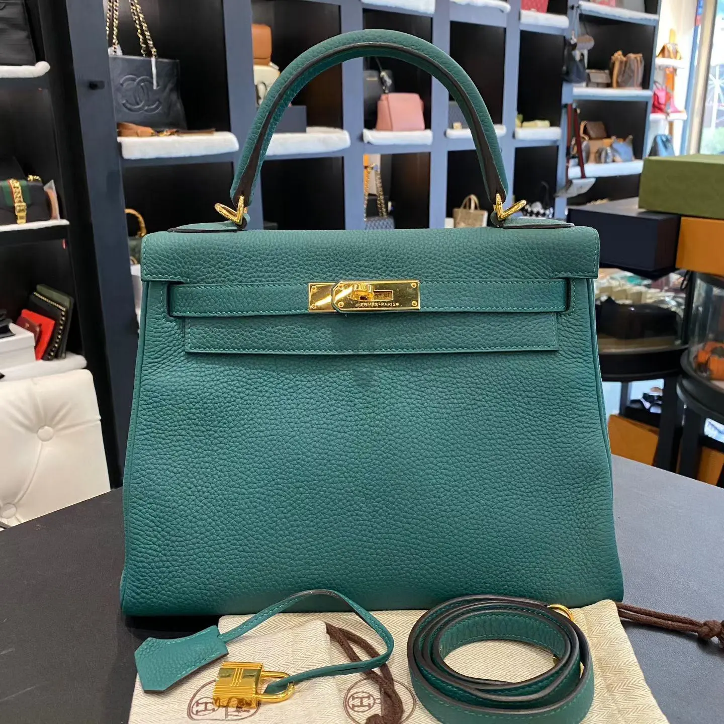 Pre-owned Hermes Kelly 28 velvet green gold tone hardware frame Q engraved Togo leather accessory shoulder strap key lock XH 19125566