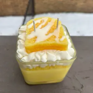 Lemon poundcake candle