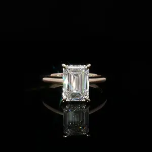 Emerald Cut Diamond Solitaire Ring in yellow Gold