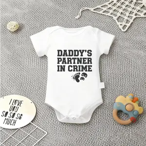 DADDY'S PARTNER IN CRIME Print Baby Babysuit - Cute Baby Short Sleeve Onesies Romper For Infant, Newborn Humor Clothes for Boys Girls, Soft Casual Outfit, Outdoor 100% Cotton Triangle Jumpsuit