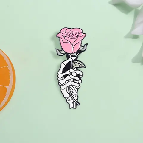 Gothic Romance Badge, Skeleton Hand Holding Rose Brooch, Flower Brooch, Flower Brooch Pin, Alloy Brooch Pin, Fashion Accessories for Women & Men, Trendy All-match & Exquisite Brooch for Birthday Gift, Flower Pins, Floral Pins