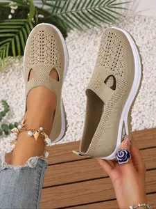 Women's British Style Slip-On Casual Shoes, Walking Shoes, Comfortable Low Top Flat Shoes, Round Toe Medium Width, All Season Wear, Fashionable and Practical