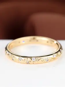 A gold plain ring made of white zirconia is fashionable, elegant and retro, suitable for women to wear during travel, wedding parties Bridal Engagement Jewelry
