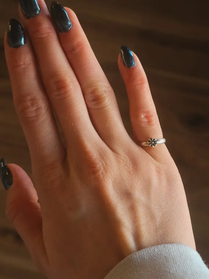 Daisy Pinky Ring