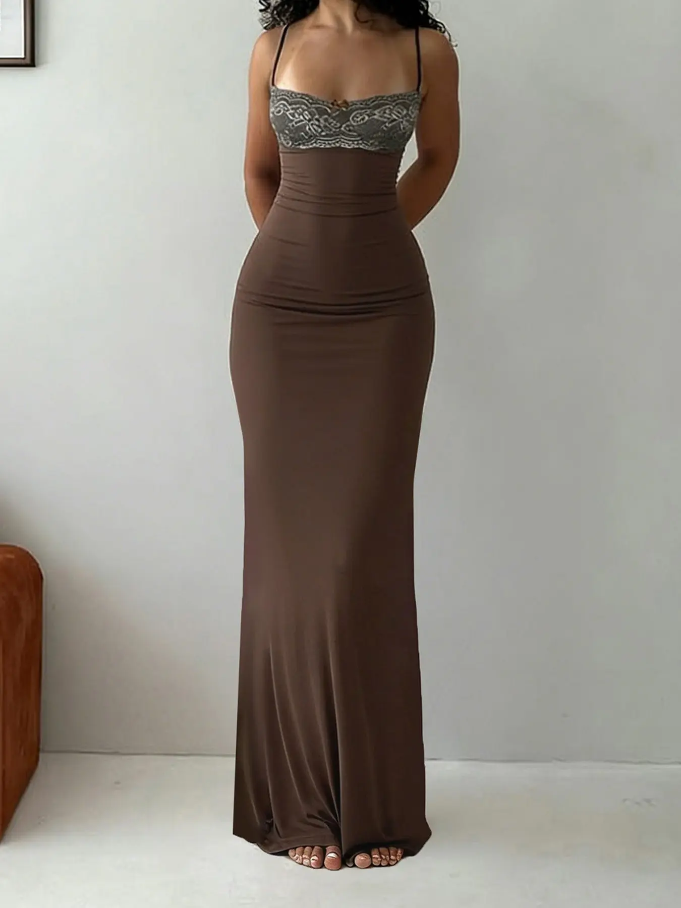 Women's Chic Elegant Lace Spliced Backless Spaghetti Straps Mermaid Style Dress for Parties, Slim Fitting Formal Evening Dress