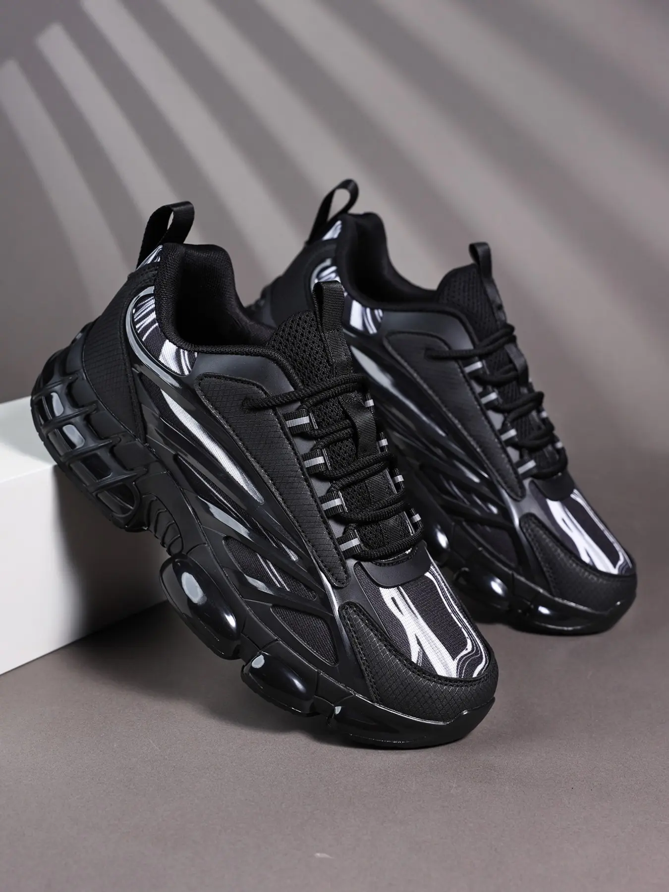 Men's Casual Shoes with Comfortable Laces, Sporty Outdoor Sneakers, Fashion Athletic Sneaker, High-Quality Men's Footwear, All-Season Patchwork Design, Sports Shoes, Fashion Athletic Trainer, All Seasons Sneakers