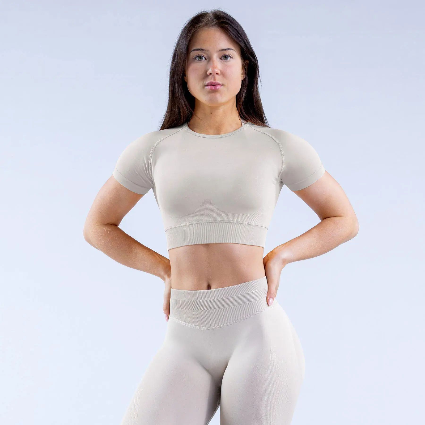DFYNE Women’s Seamless Sculpting Sleeveless Crop Top - Fitted Athleisure Yoga Wear, Soft Stretch Cropped Activewear, Elastic Breathable Compression Sportswear for Pilates, Gym