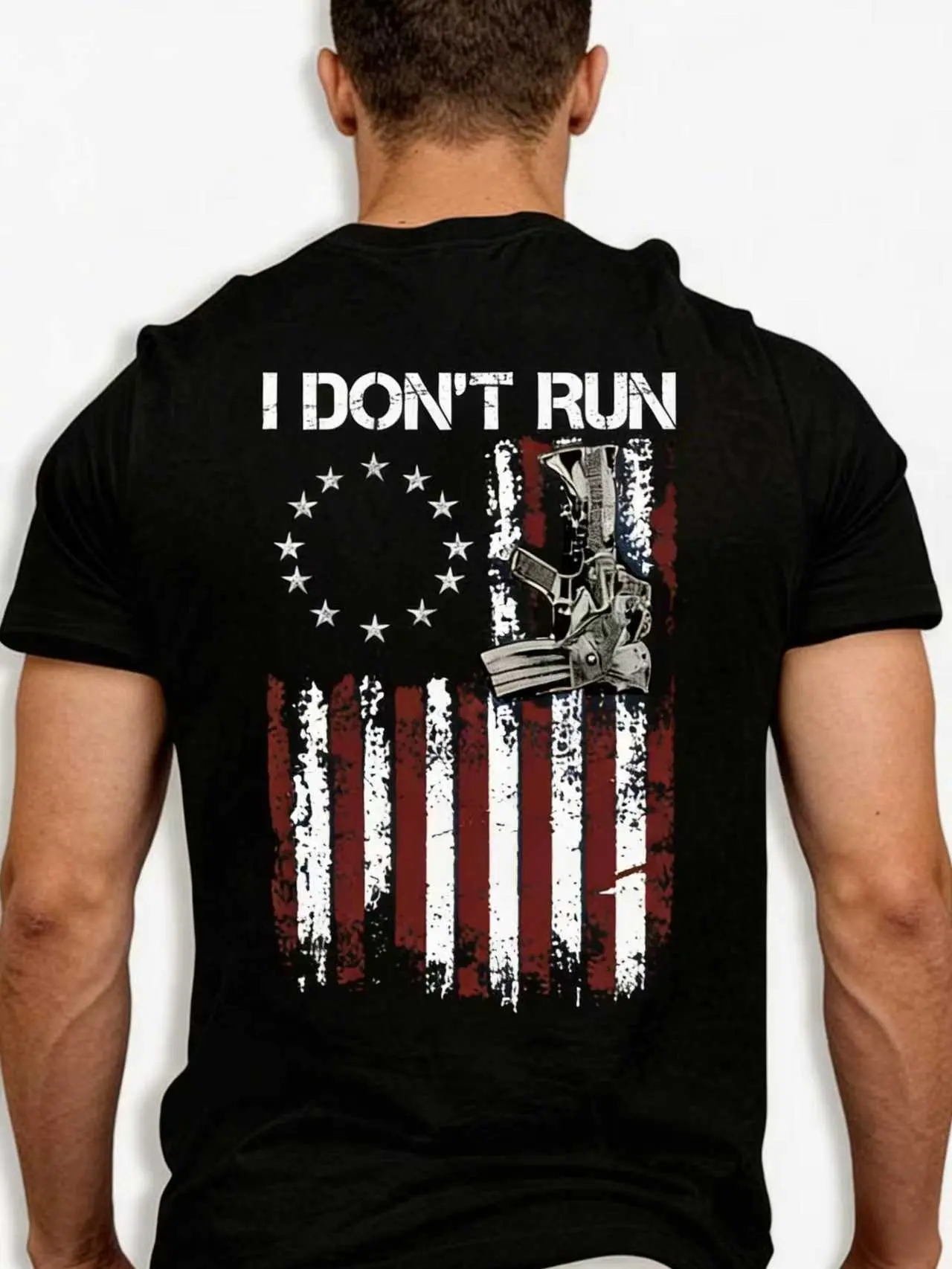 This men’s short-sleeve sports T-shirt is crafted from breathable, comfortable fabric and features a meticulously designed vintage U.S. flag revolver graphic paired with a classic crew neck design, suitable for various sports and fitness activities as wel