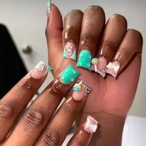 24 Pcs Duck Bill Nail Tips, Mint French Edge with 3D Lollipops & Bow Charms, Glossy False Nails, Reusable, Party & Street Style