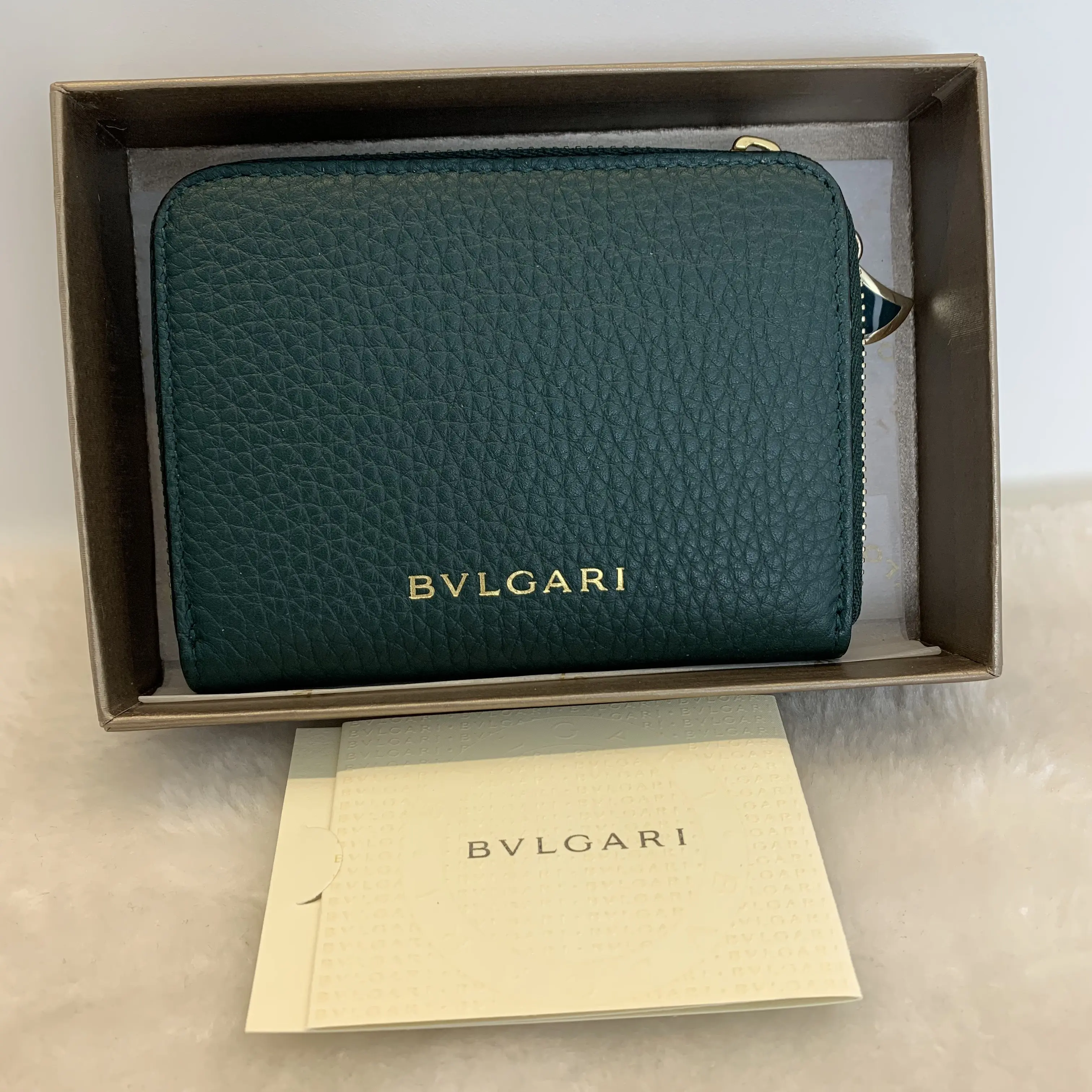 Pre-owned Bvlgari Compact Emerald Green Grain Leather Full Zip Closure Card Coin Wallet Gold, Daily Use, Embossed Brand Instruction Paper, Full Original Gift Box, TKB00000103