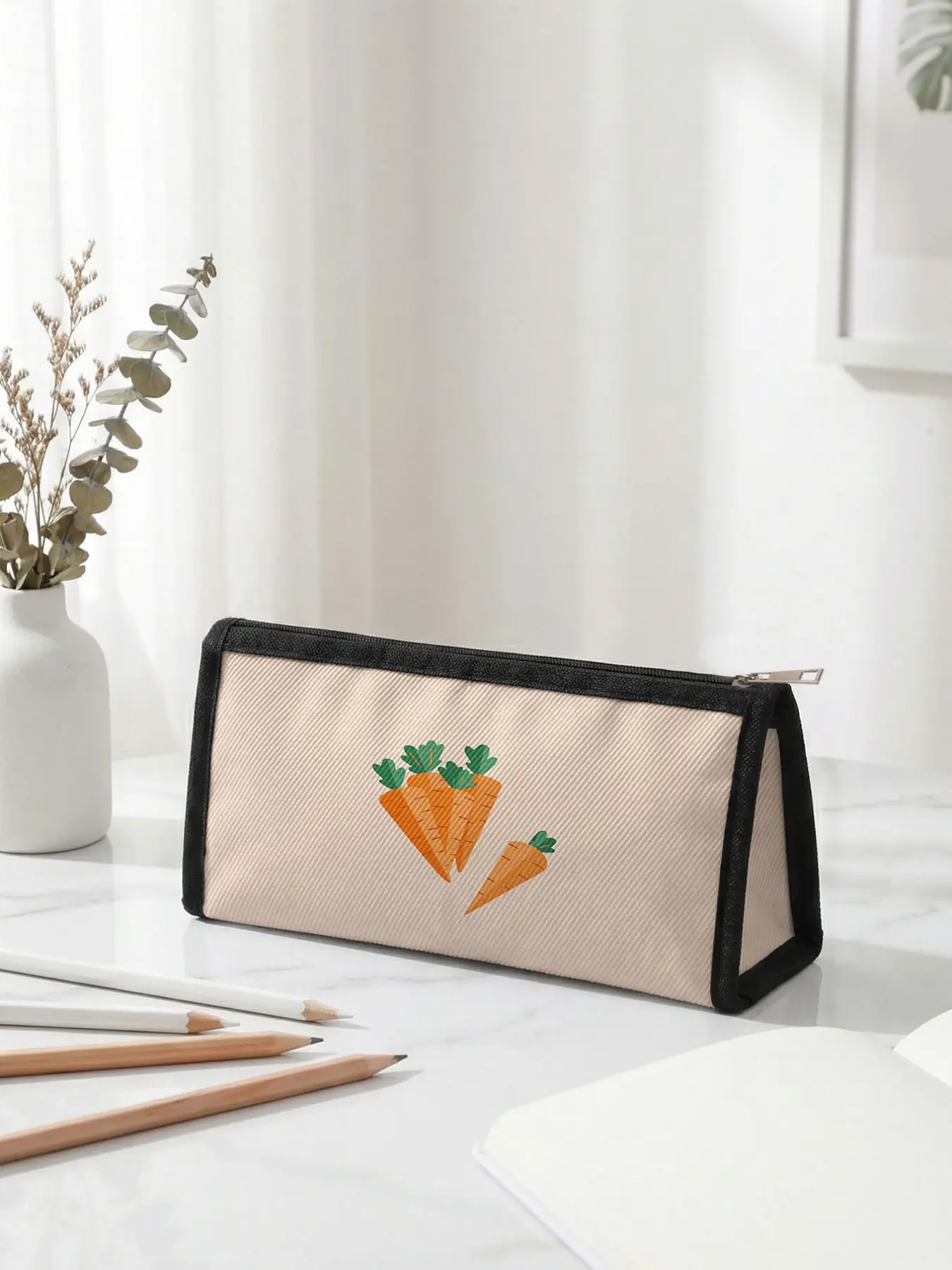 1 piece of carrot pattern 2D printed Easter limited edition pencil case, ergonomic triangular capacity for easy carrying|Perfect for students to use in class or office for organizing, blending festive atmosphere with practicality