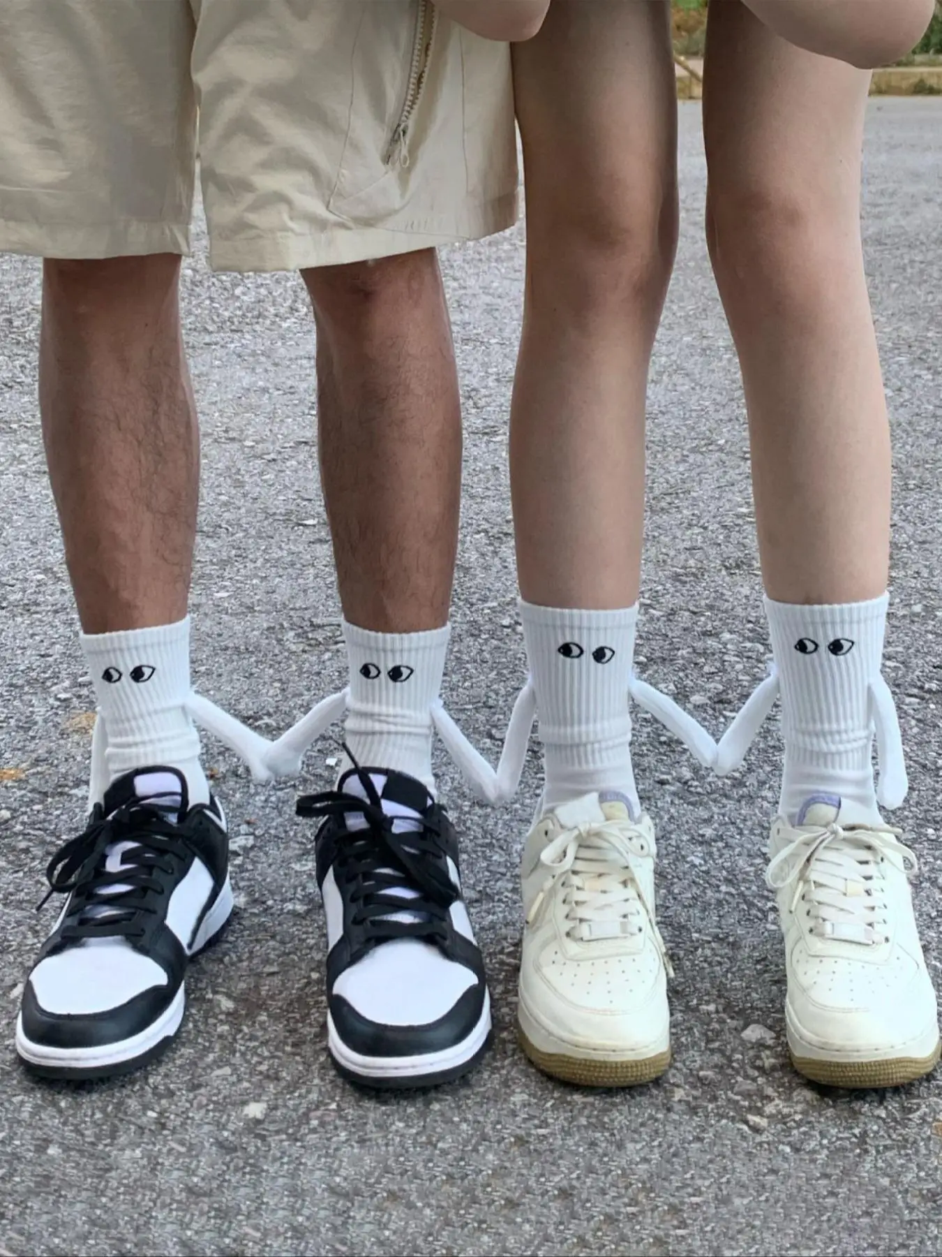 2 Pairs Cute Cartoon Face Print Crew Socks, Funny Magnetic Hand-in-hand Design Mid-calf Socks for Couples Lovers, High Stretch Fashion Socks for Women