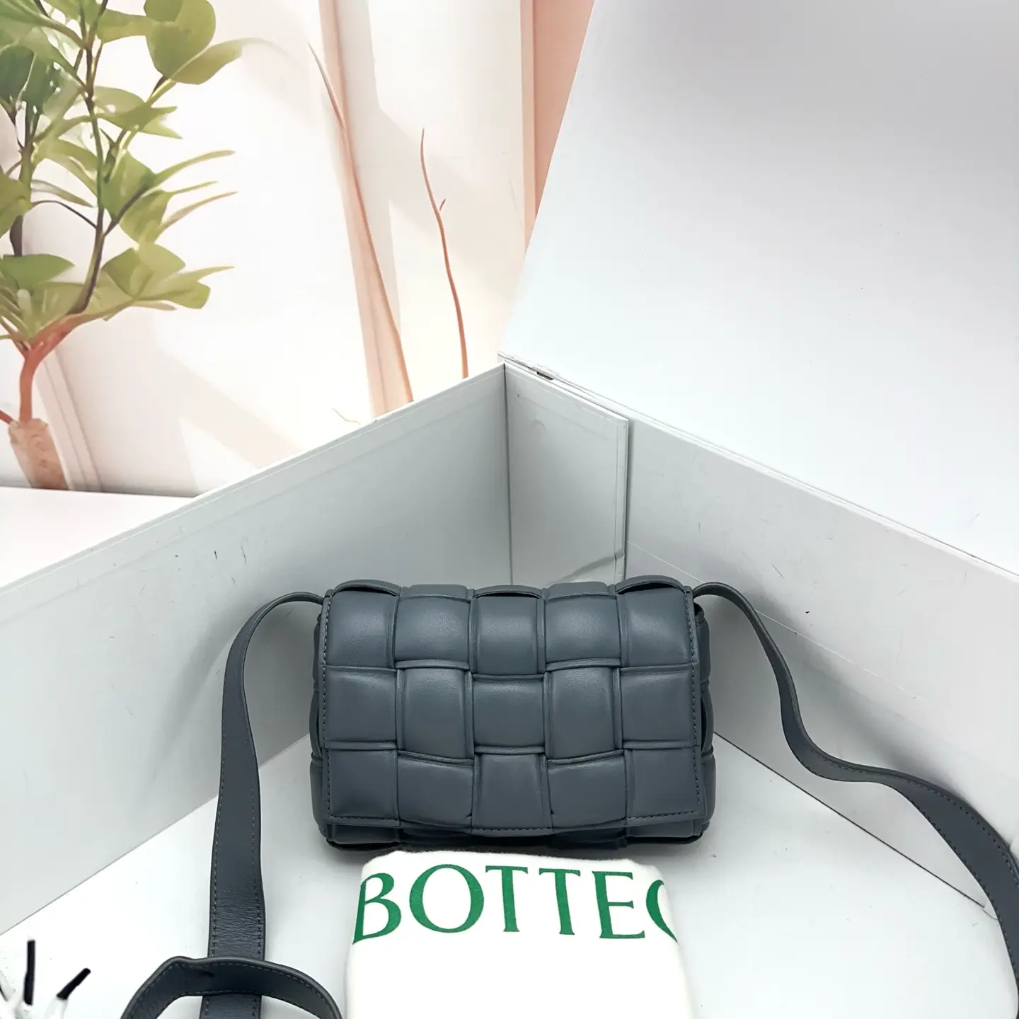 Pre-owned BOTTEGA VENETA Dark Grey Intrecciato Woven Leather Cassette Bag 0805raye 19634174