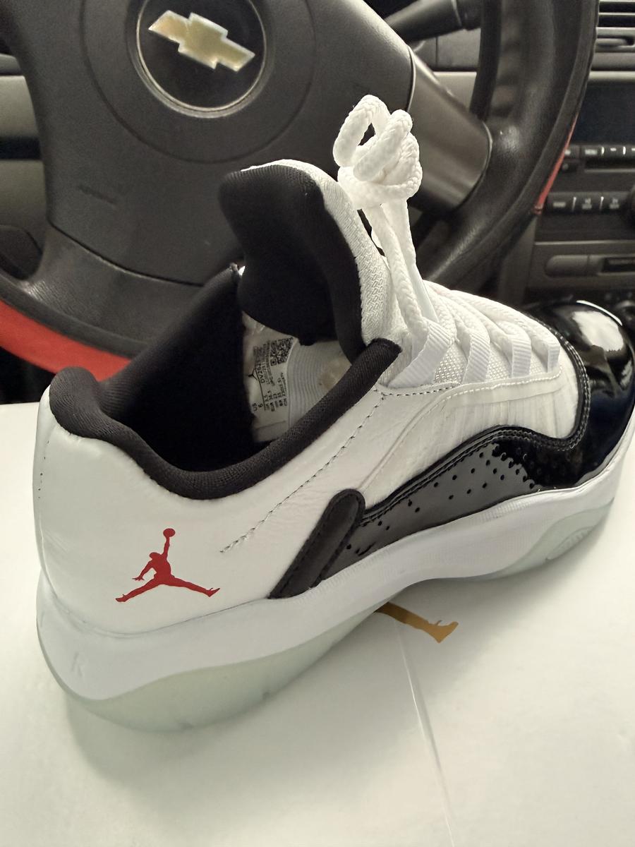 Item: 6, White/University Red/Black