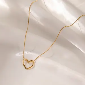 Elegant Simple Style Heart Shape Stainless Steel Hollow Out 18k Gold Plated Pendant Necklace cute necklace