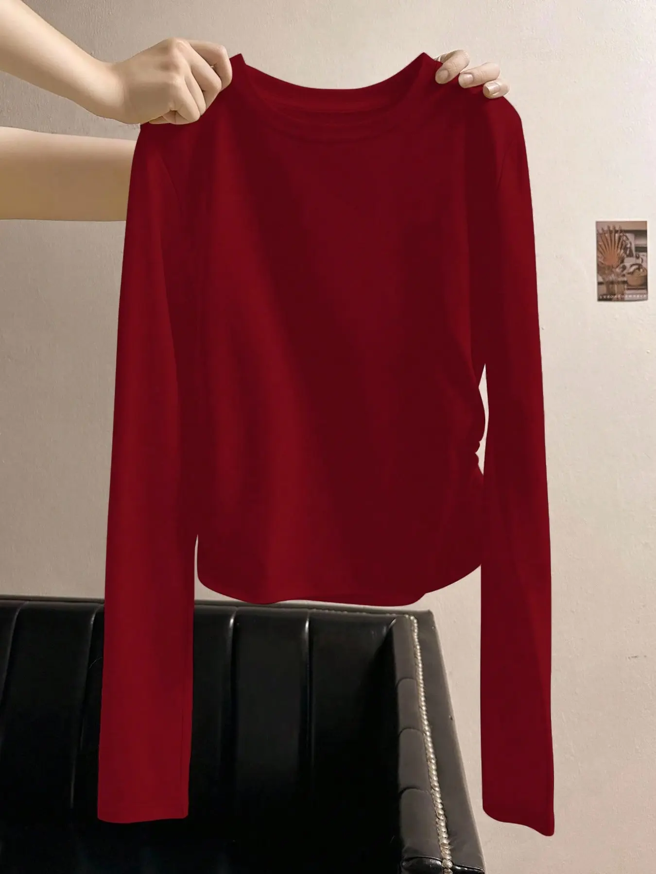 Women's Round Neck Solid Color Long-Sleeve Casual T-Shirt for Autumn and Winter Leisure Wear.