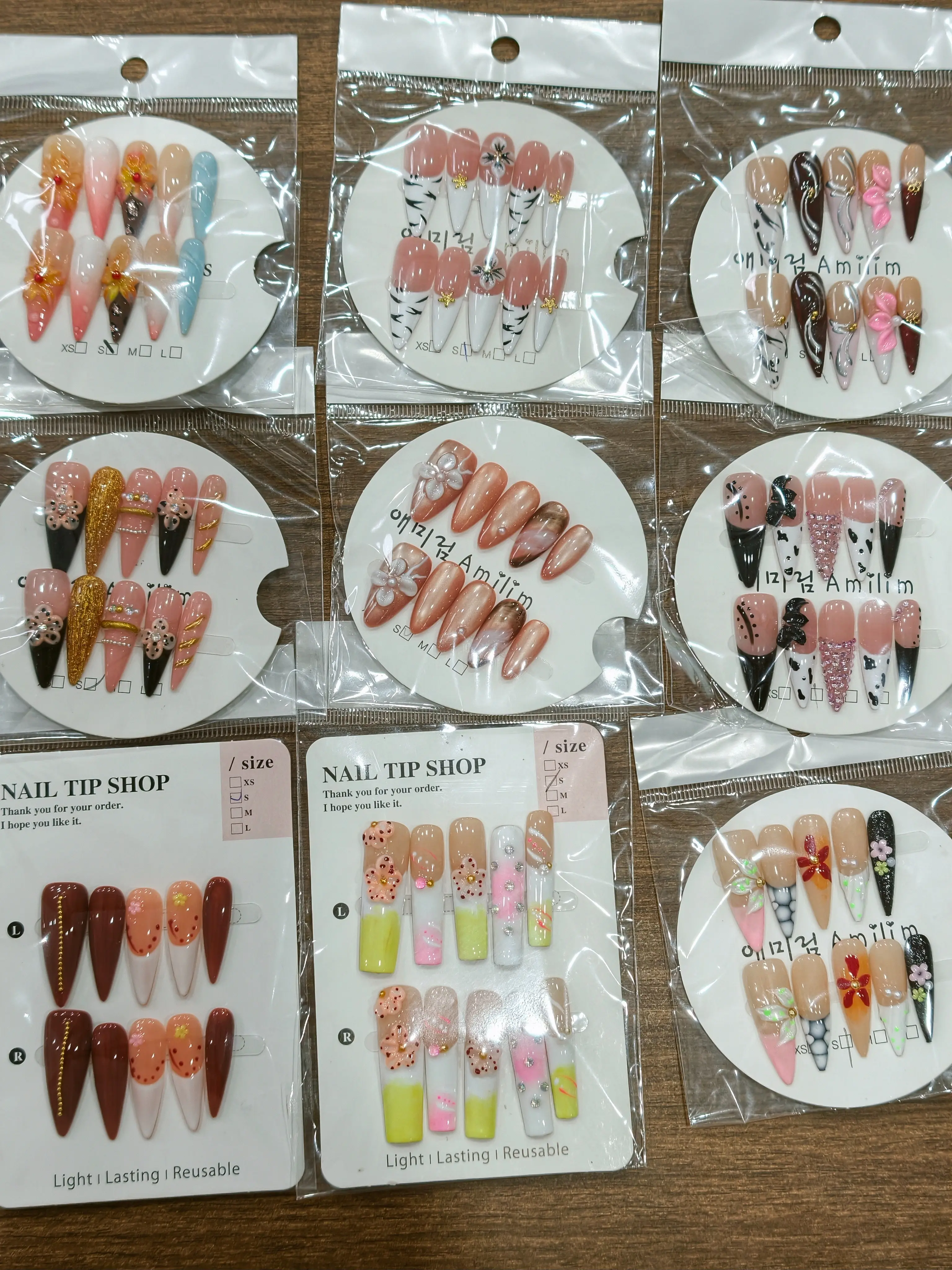 Bora(15417)gc.This is a super cost-effective mystery blind box including 7 sets handmade press on nails.All only cost $29.99