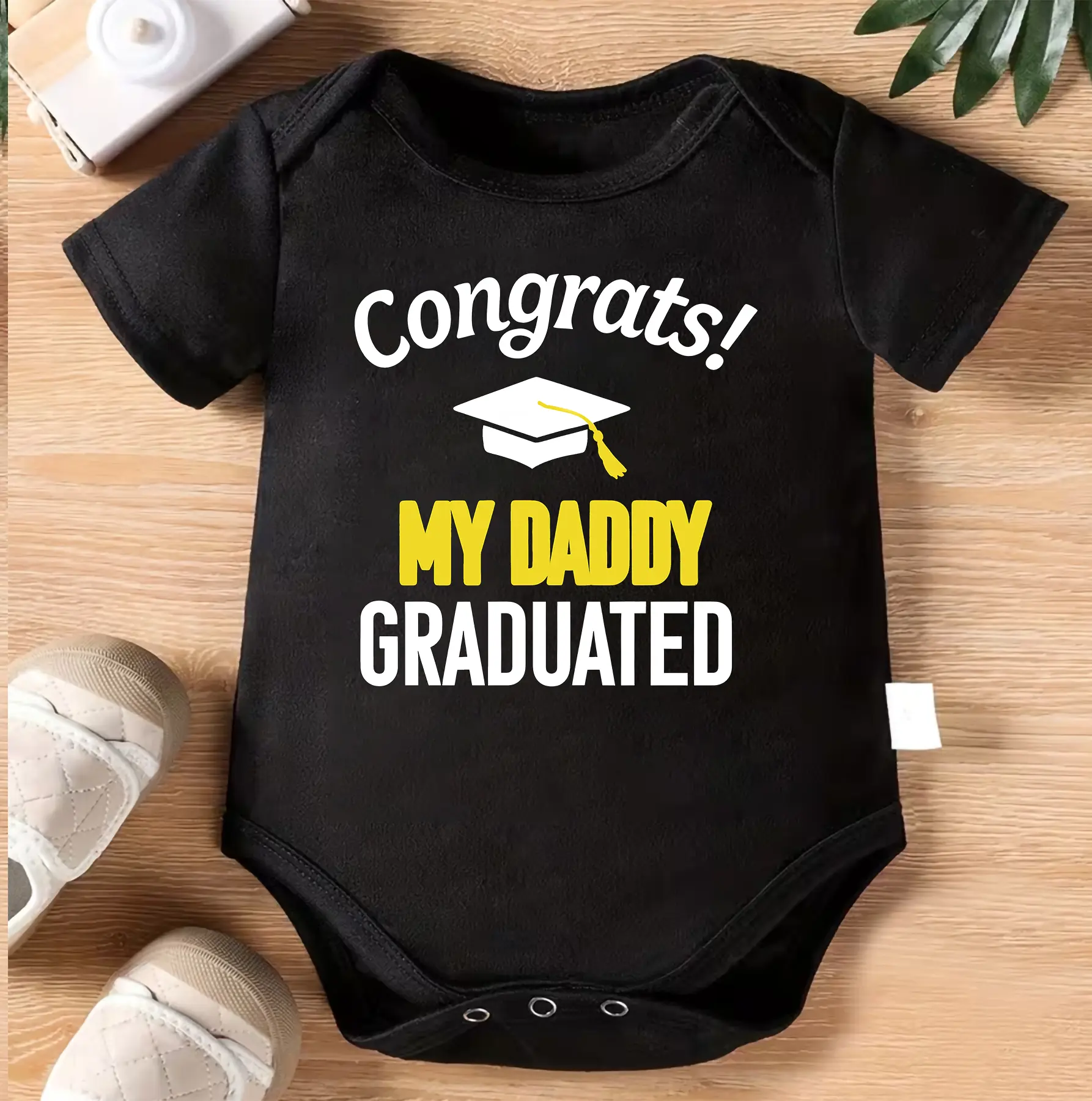 Congrats My Daddy Graduated Baby Bodysuit, Graduation Announcement Onesie, Proud Baby Outfit, New Dad Gift, College Graduation Infant Shirt