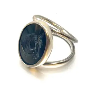 Hand-Carved Obsidian Horse Head Saddle Ring – Equestrian-Inspired Artisan Jewelry