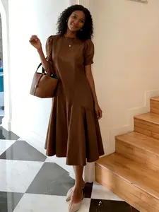 A fashionable Korean style gentle round neck short sleeved dress for women, covering the flesh and showing off the lean temperament. Commuting with a large display of mid length skirt and tea break skirt, suitable for all seasons, suitable for home, indoo